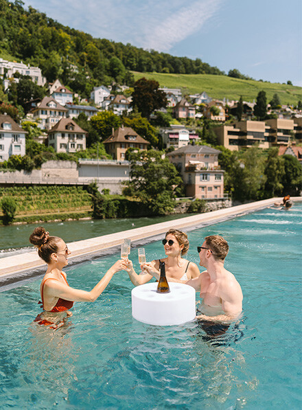 Schwimmender Apero
